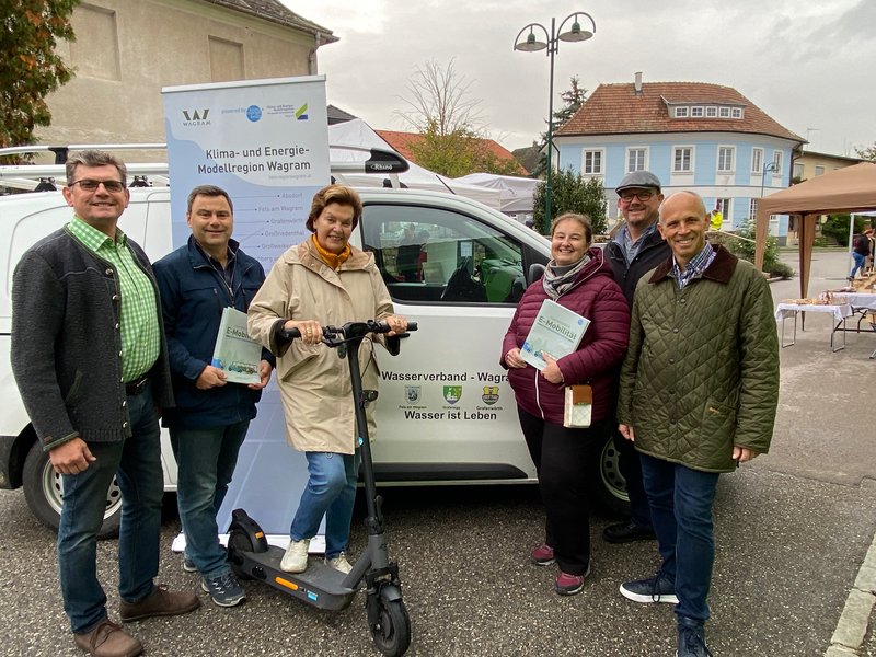 Interessanter E-Mobilitätstag am Felser Monatsmarkt